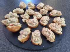 Canapés of tuna with coconut, chilli & lime