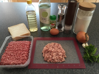 Ingredients for Kjoftinja (meatballs)